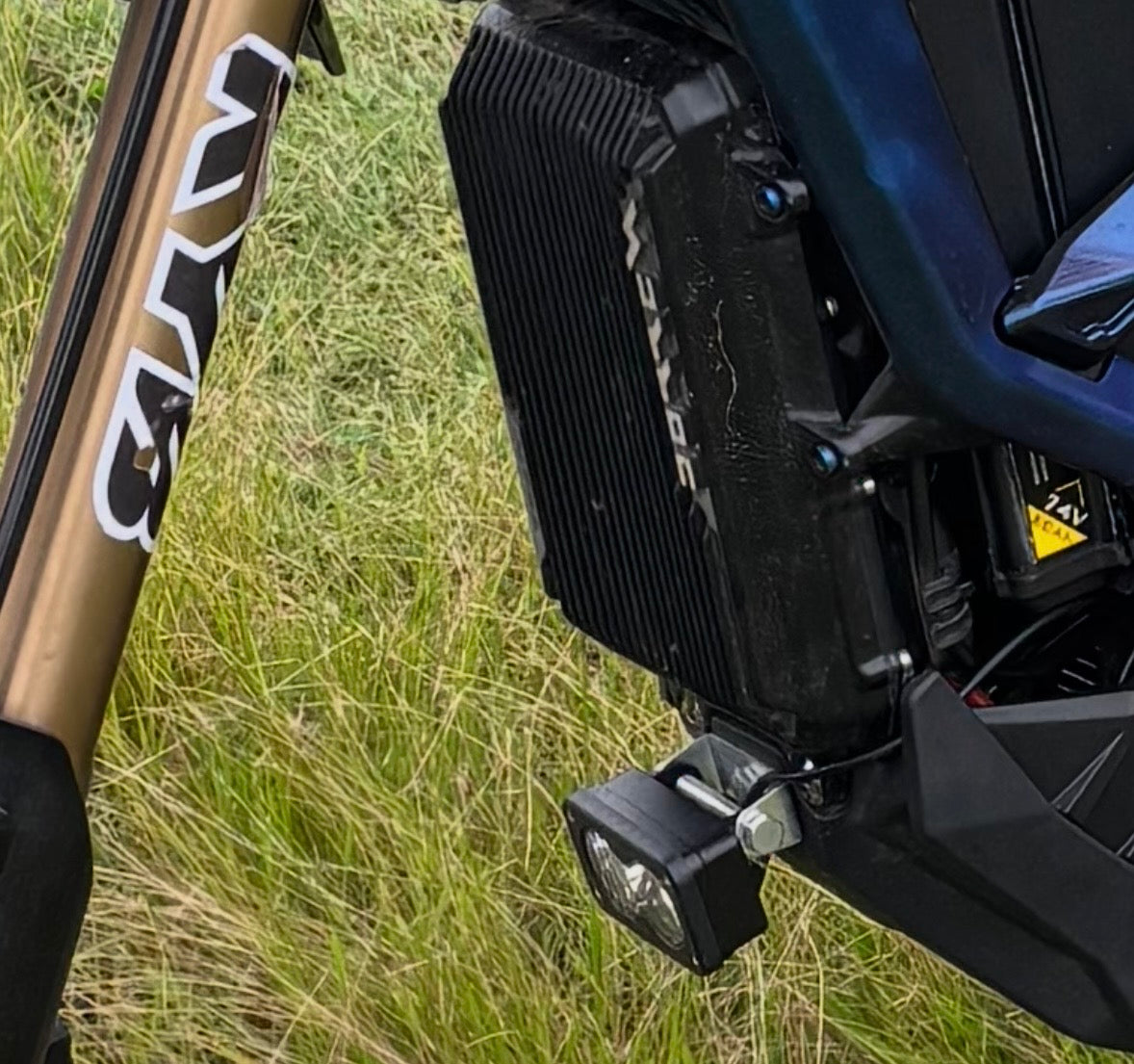 Ultra Bee Battery Powered Wheelie Light